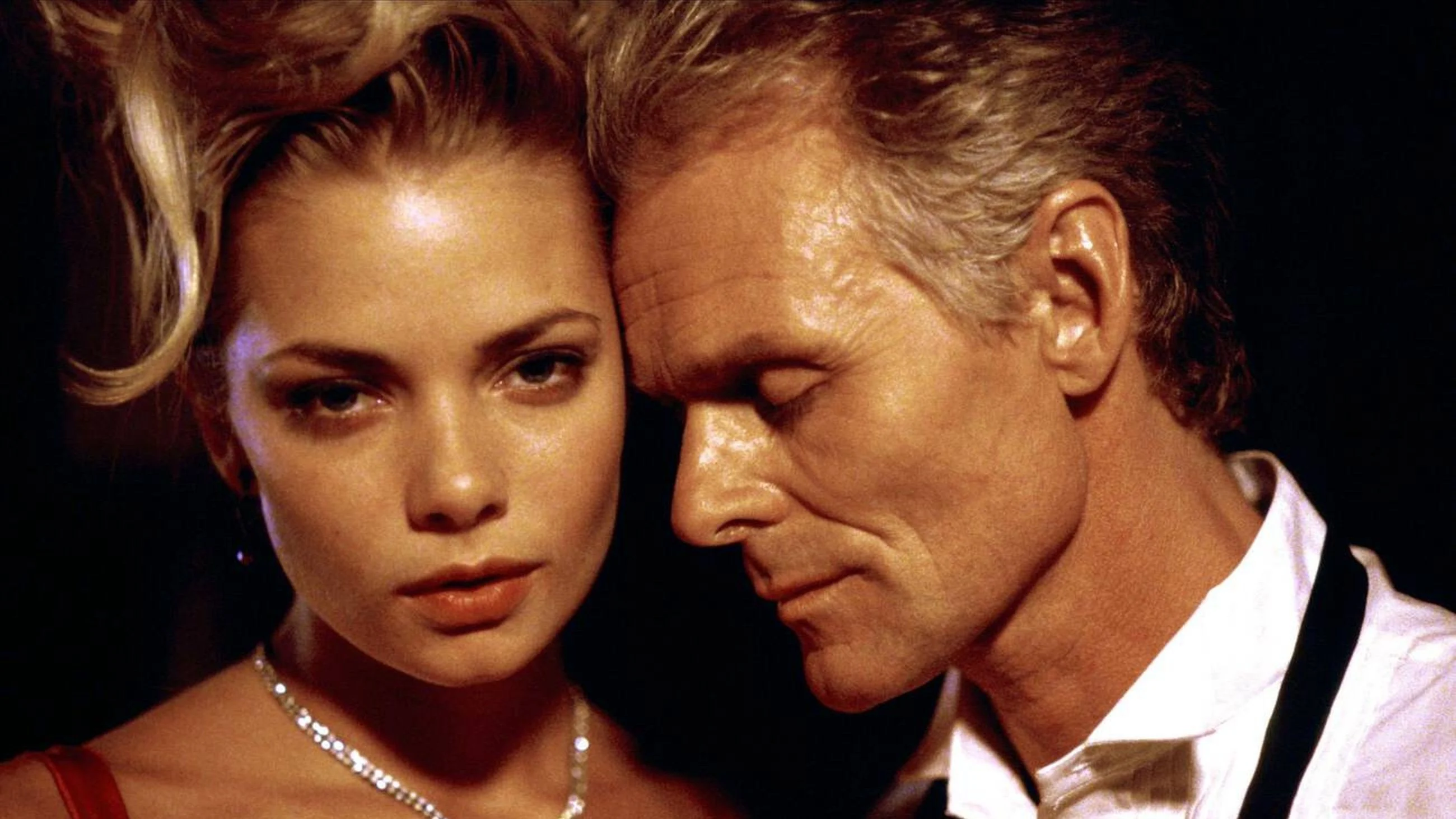 Khêu Gợi Chết Người: Sự Quyến Rũ Full